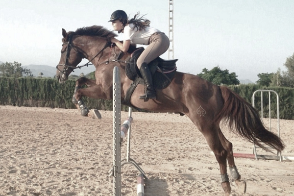 Cabalgar un caballo