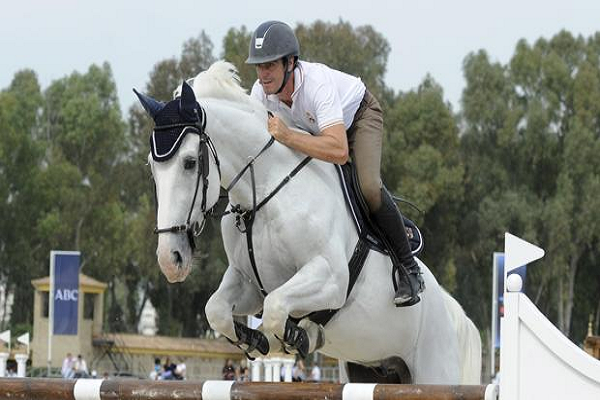 ¿Cuál es la altura máxima que puede saltar un caballo?